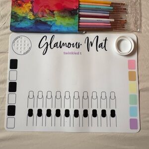 Glamour Mat - White and Black